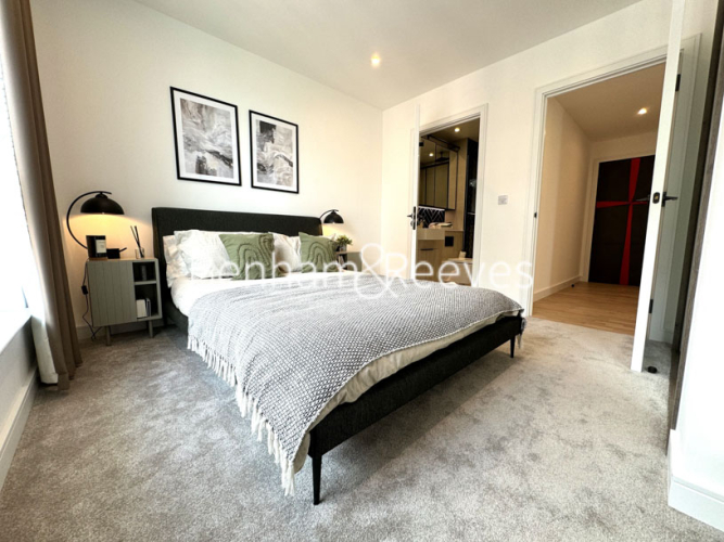 2 bedrooms flat to rent in Cedrus Avenue, Southall, UB1-image 8