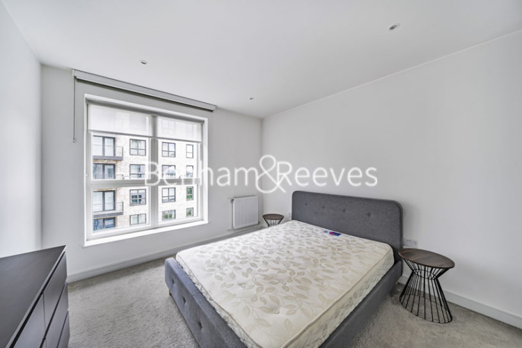 1 bedroom flat to rent in Greenleaf Walk, Southall, UB1-image 3