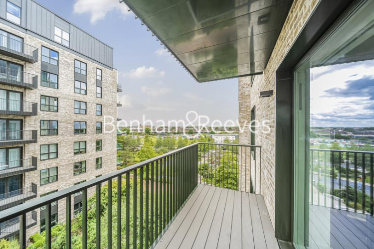 1 bedroom flat to rent in Greenleaf Walk, Southall, UB1-image 5