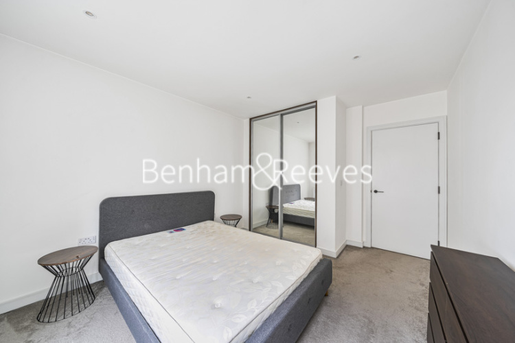 1 bedroom flat to rent in Greenleaf Walk, Southall, UB1-image 9