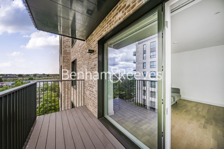 1 bedroom flat to rent in Greenleaf Walk, Southall, UB1-image 11