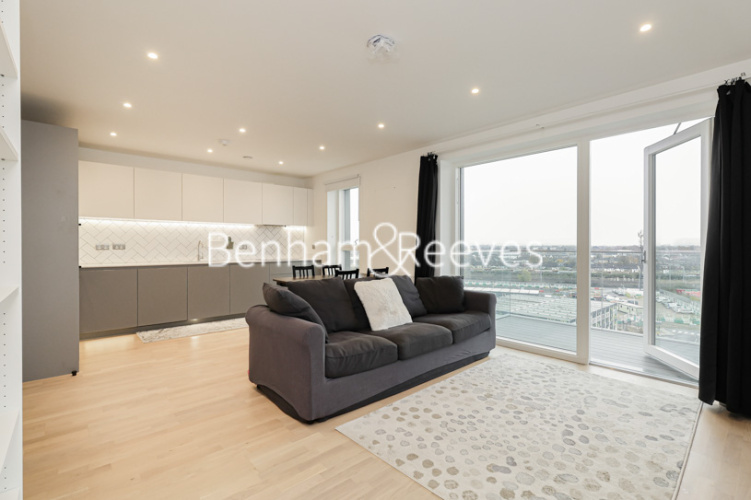 2 bedrooms flat to rent in Cedrus Avenue, Southall, UB1-image 1