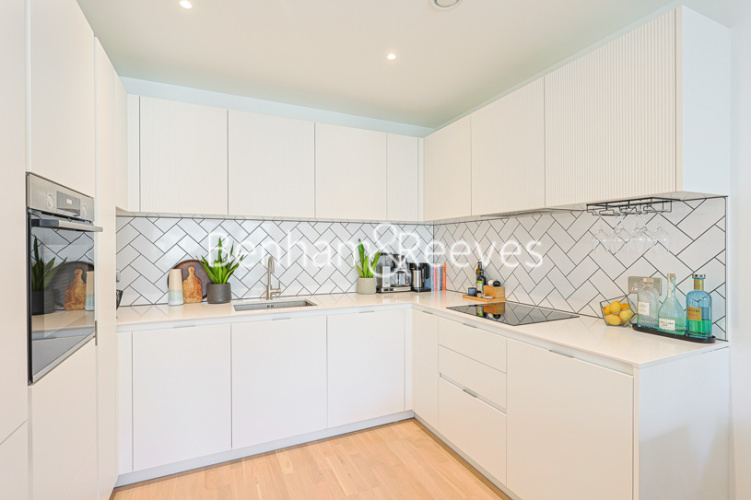 1  bedroom flat to rent in Edwin House, Accolade Avenue, UB1-image 2