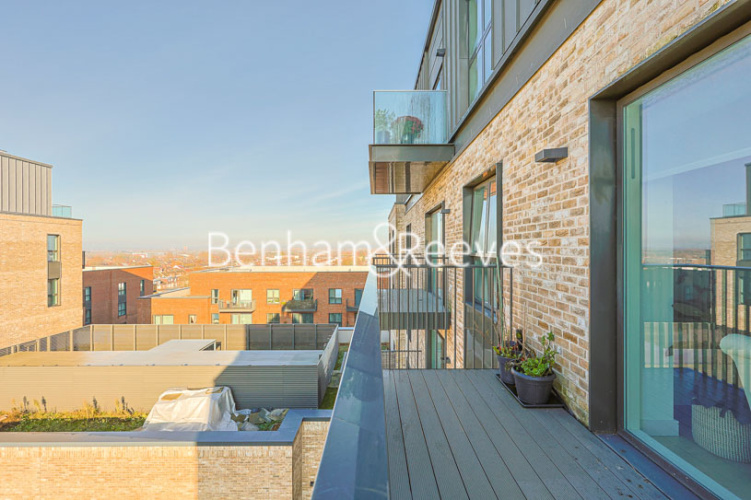 1  bedroom flat to rent in Edwin House, Accolade Avenue, UB1-image 11