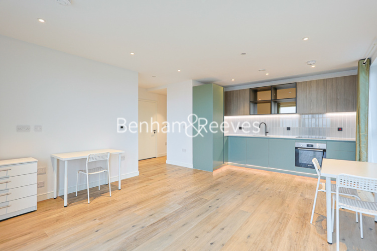 2 bedrooms flat to rent in Iris House, Cedrus Avenue, UB1-image 3