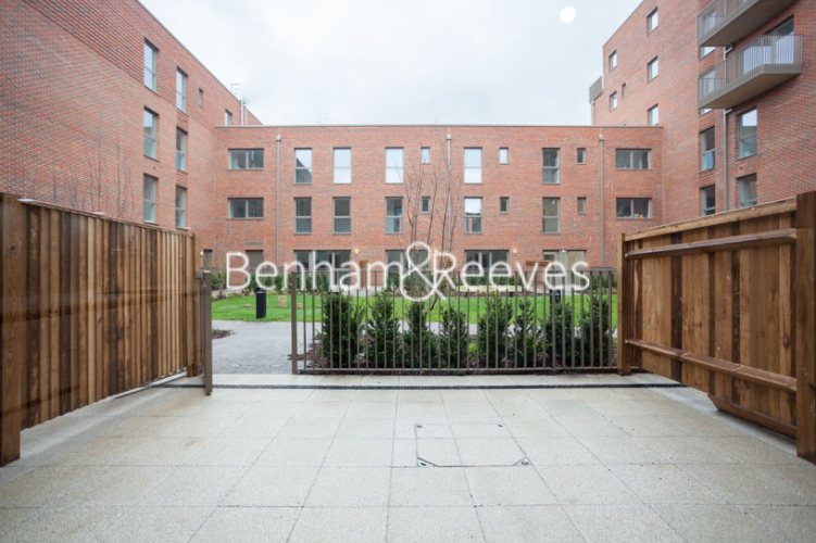 3 bedrooms flat to rent in Lensview Close, Harrow, HA1-image 5