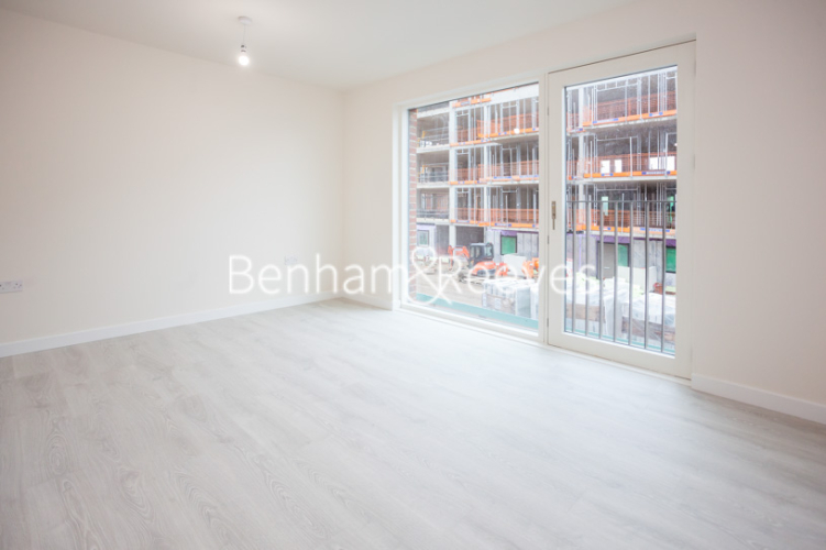 3 bedrooms flat to rent in Lensview Close, Harrow, HA1-image 11