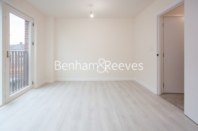 3 bedrooms flat to rent in Lensview Close, Harrow, HA1-image 12