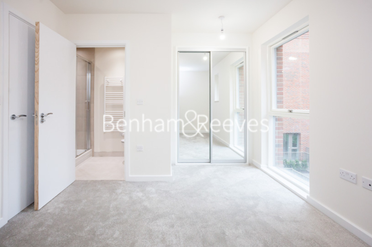 3 bedrooms flat to rent in Lensview Close, Harrow, HA1-image 13