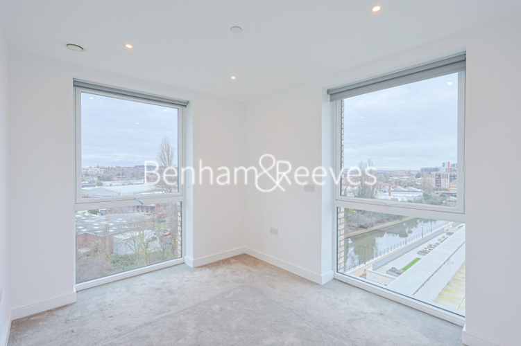 2 bedrooms flat to rent in Beresford Avenue, Grand Union, HA0-image 9