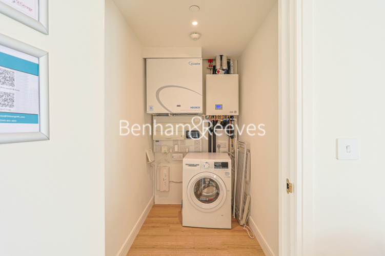 Studio flat to rent in Quay Walk, Grand Union, HA0-image 12