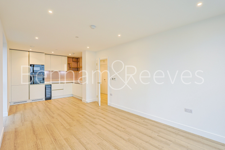 2 bedrooms flat to rent in Quay Walk, Grand Union, HA0-image 1