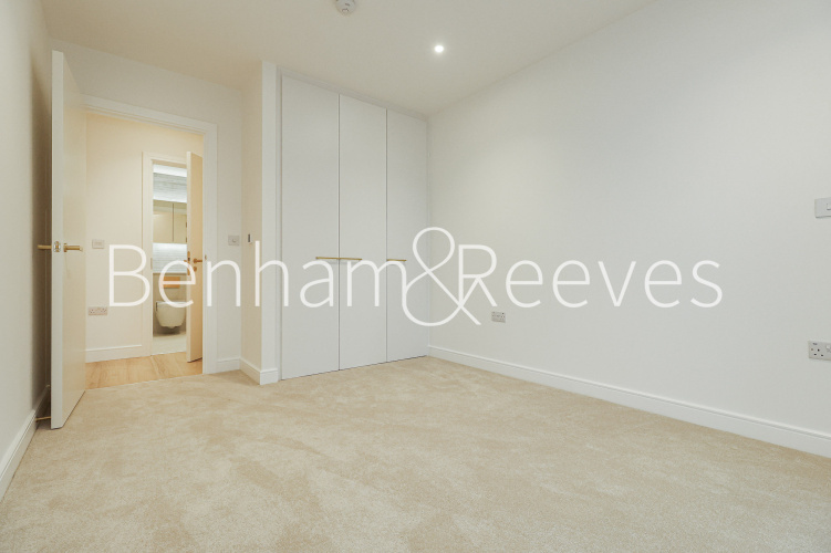 1 bedroom flat to rent in Quay Walk, Grand Union, HA0-image 9