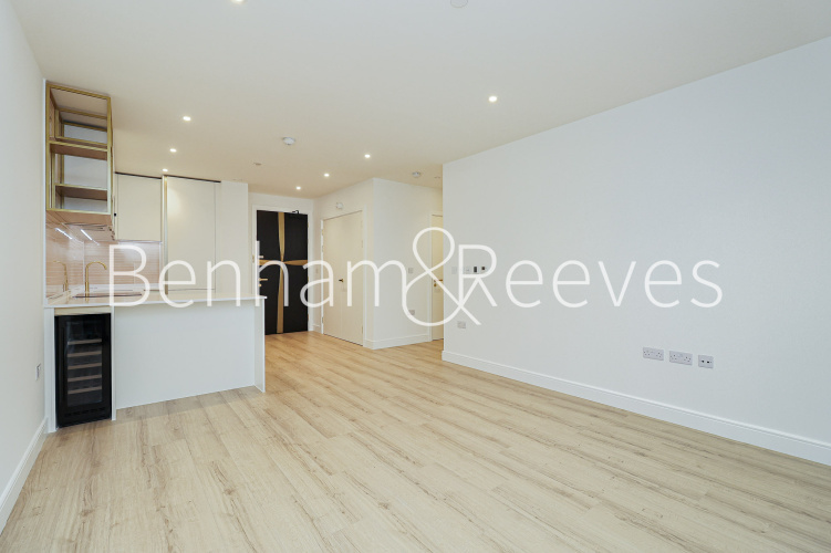 1 bedroom flat to rent in Quay Walk, Grand Union, HA0-image 17