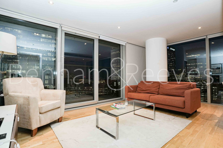 2 bedrooms flat to rent in Landmark east tower, Marsh wall, E14-image 1