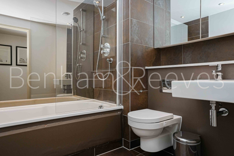 2 bedrooms flat to rent in Landmark east tower, Marsh wall, E14-image 6