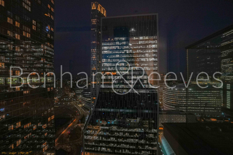 2 bedrooms flat to rent in Landmark east tower, Marsh wall, E14-image 7