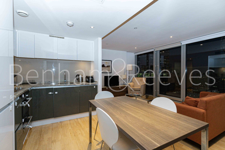 2 bedrooms flat to rent in Landmark east tower, Marsh wall, E14-image 14