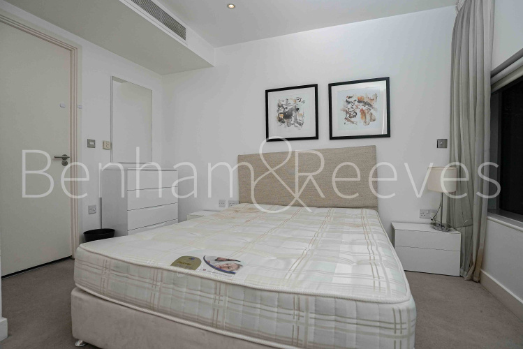 2 bedrooms flat to rent in Landmark east tower, Marsh wall, E14-image 15