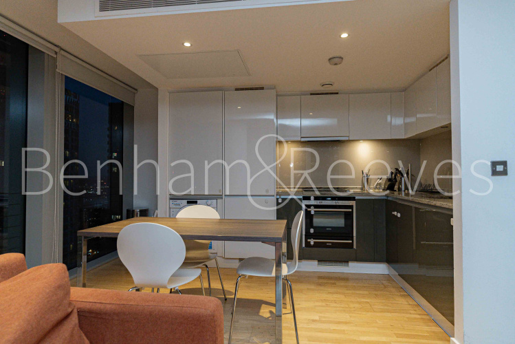 2 bedrooms flat to rent in Landmark east tower, Marsh wall, E14-image 17