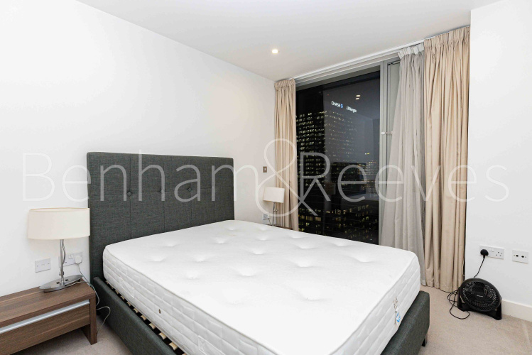 2 bedrooms flat to rent in Landmark east tower, Marsh wall, E14-image 18