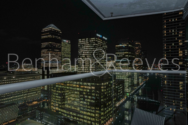 2 bedrooms flat to rent in Landmark east tower, Marsh wall, E14-image 19