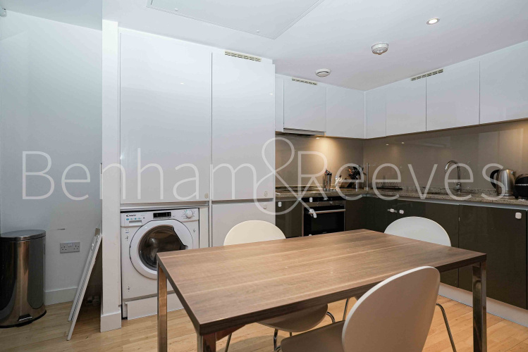 2 bedrooms flat to rent in Landmark east tower, Marsh wall, E14-image 21