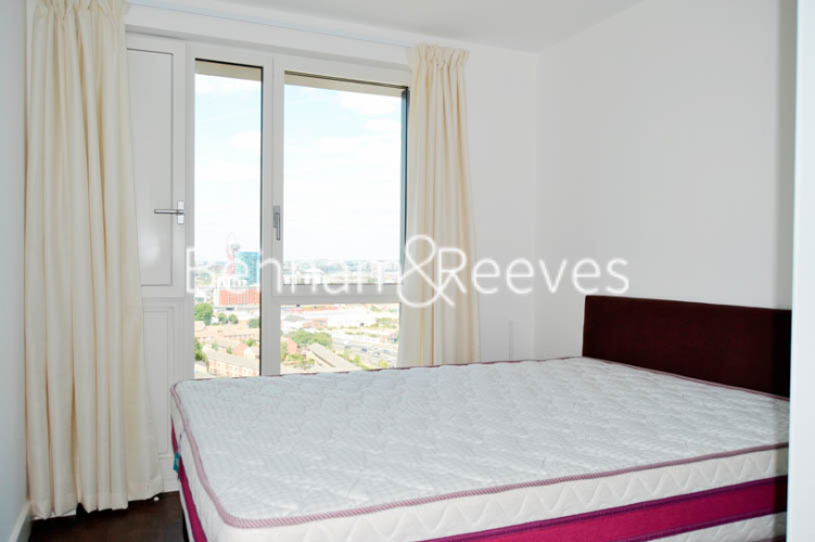 3 bedrooms flat to rent in Marner Point, Jefferson Plaza, E3-image 3