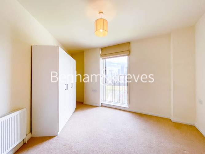 2 bedrooms flat to rent in Ingot Tower, Canary Wharf, E14-image 10