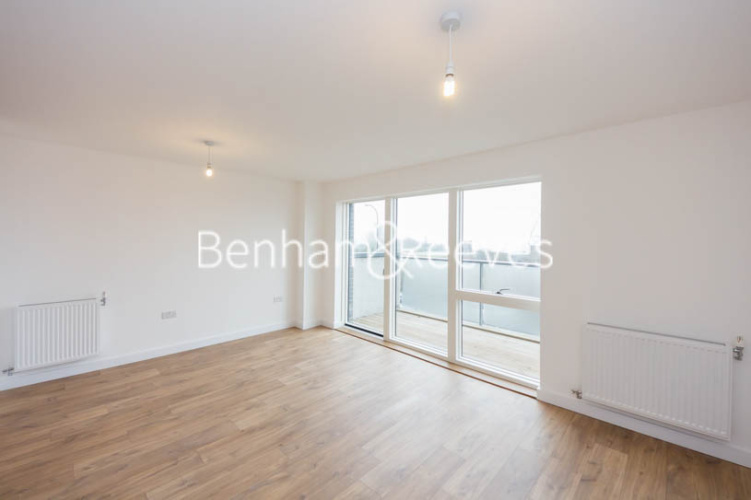 1  bedroom flat to rent in Royal Dockside, Beckton, E16-image 1