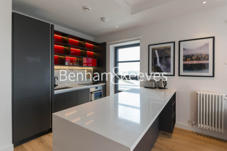 2 bedrooms flat to rent in Lyell Street, Canary Wharf, E14-image 2