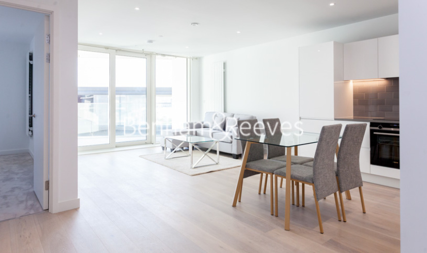 1 bedroom flat to rent in Royal Crest Avenue, Canary Wharf, E16-image 3