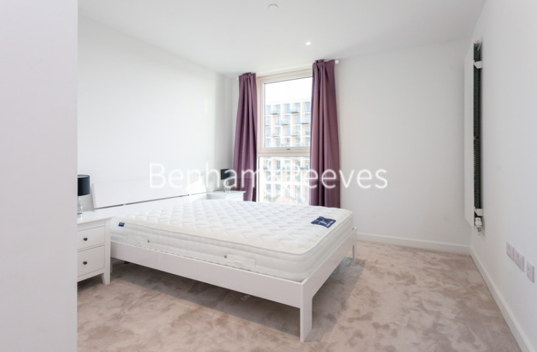 1 bedroom flat to rent in Royal Crest Avenue, Canary Wharf, E16-image 4