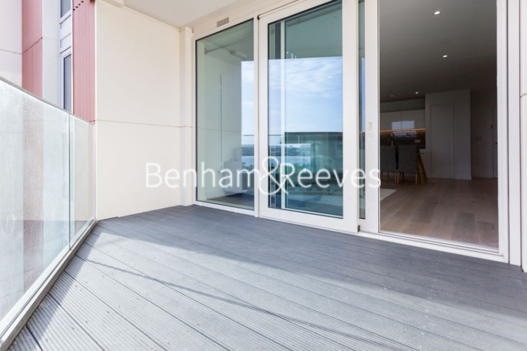 1 bedroom flat to rent in Royal Crest Avenue, Canary Wharf, E16-image 10