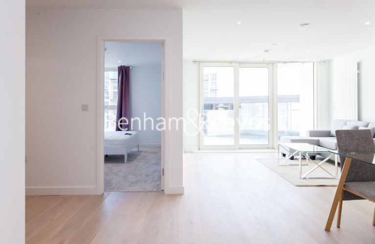 1 bedroom flat to rent in Royal Crest Avenue, Canary Wharf, E16-image 15