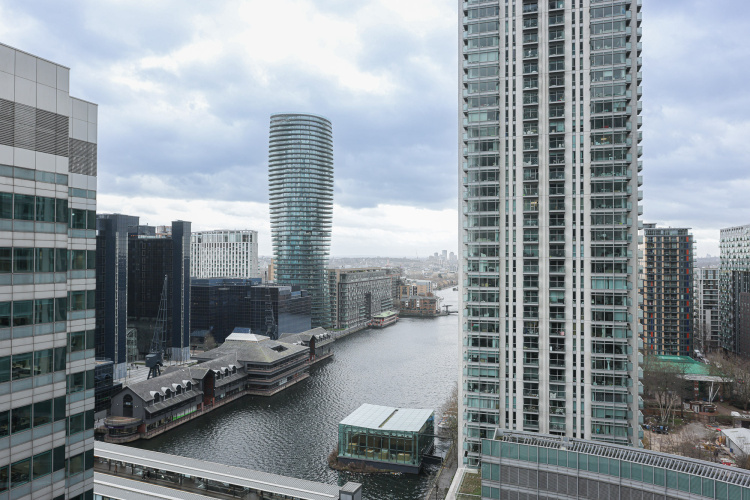 1 bedroom flat to rent in Hampton Tower, South Quay Plaza, E14-image 5