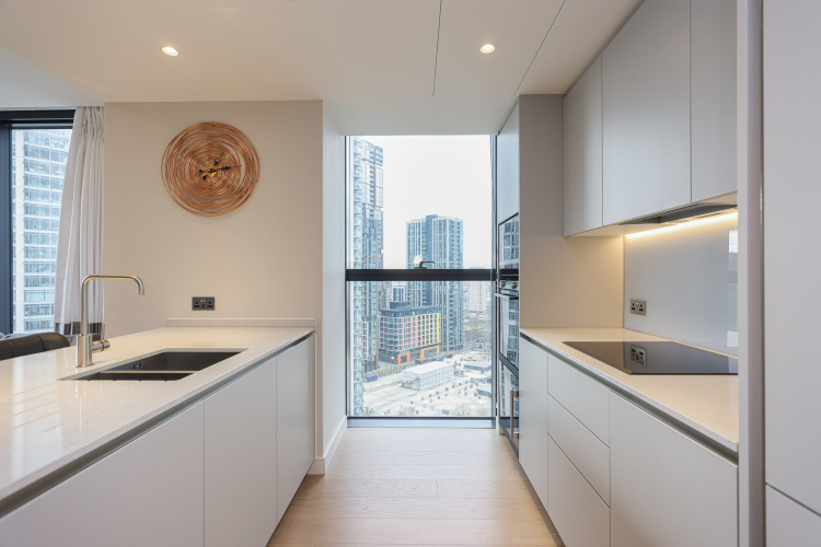 1 bedroom flat to rent in Hampton Tower, South Quay Plaza, E14-image 7