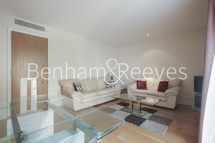 1 bedroom flat to rent in Berkeley Tower, Westferry Circus, E14-image 1