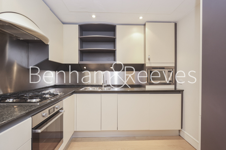 1 bedroom flat to rent in Berkeley Tower, Westferry Circus, E14-image 2