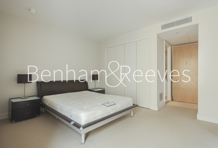 1  bedroom flat to rent in Berkeley Tower, Westferry Circus, E14-image 3