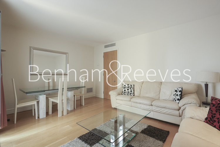 1 bedroom flat to rent in Berkeley Tower, Westferry Circus, E14-image 7