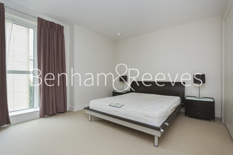 1  bedroom flat to rent in Berkeley Tower, Westferry Circus, E14-image 9