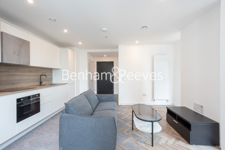 Studio flat to rent in Skyline Apartments, Makers Yard, E3-image 6