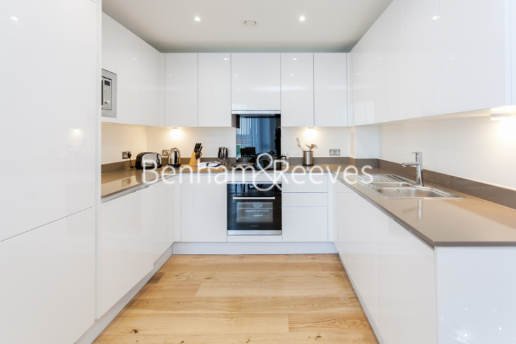 3 bedrooms flat to rent in High Street, Stratford, E15-image 2