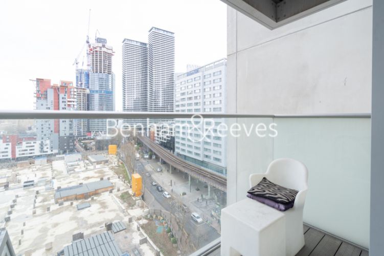 Studio flat to rent in Pan Peninsula Square, Canary Wharf, E14-image 4