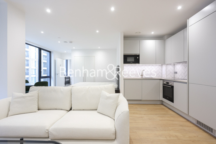 Studio flat to rent in Blair Street, Aberfeldy Village, E14-image 1