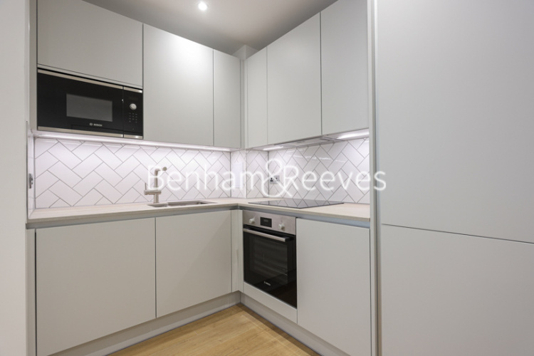 Studio flat to rent in Blair Street, Aberfeldy Village, E14-image 2