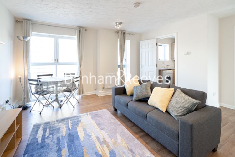 2 bedrooms flat to rent in Lancaster Hall, Wesley Avenue, E16-image 1