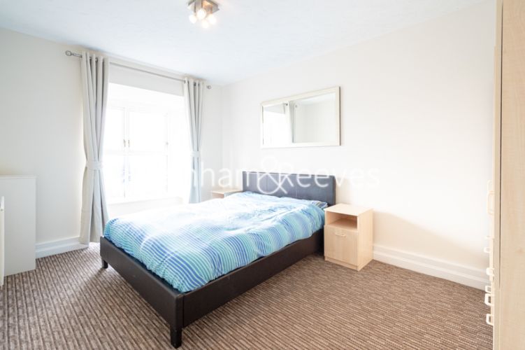 2  bedrooms flat to rent in Lancaster Hall, Wesley Avenue, E16-image 3