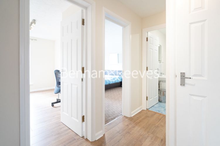 2  bedrooms flat to rent in Lancaster Hall, Wesley Avenue, E16-image 5